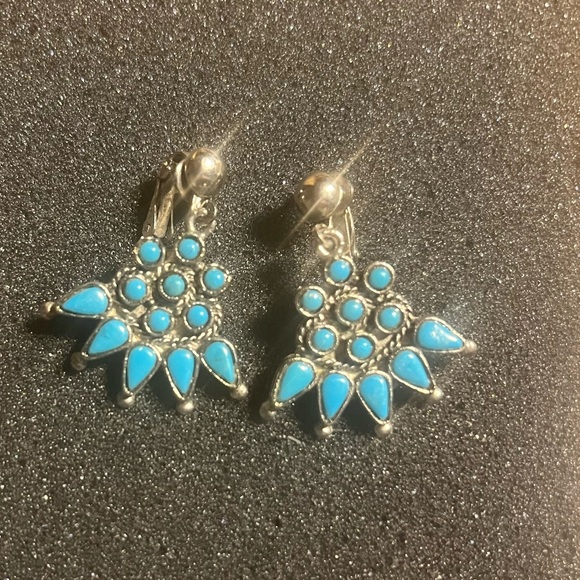 Vintage Native American turquoise petit point cluster clip on earrings EUC - Picture 2 of 5